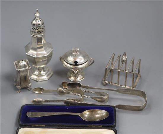 Mixed silver including mustard, pepperette, toastrack, tongs, spoon etc.